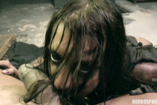 Во время секса в заброшенном доме девушка превратилась в демона