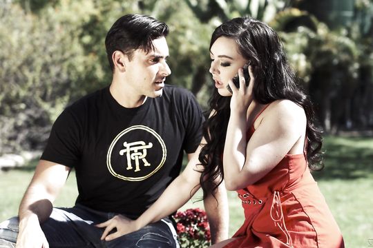 Брюнетке понравился парень сестры и она его соблазнила