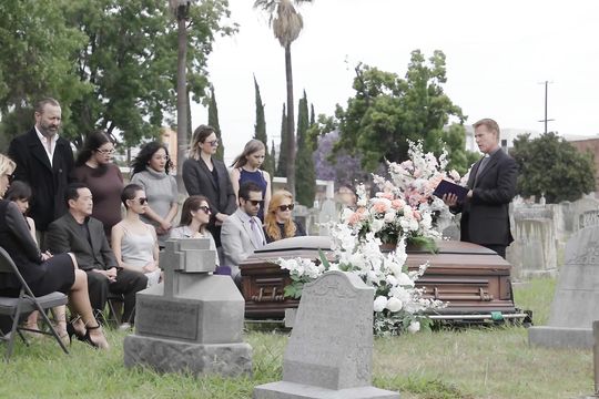 Мужик после похорон трахает жену умершего друга