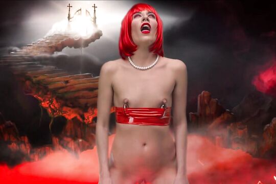 Худышка попадает в ад из-за своей любви к разврату