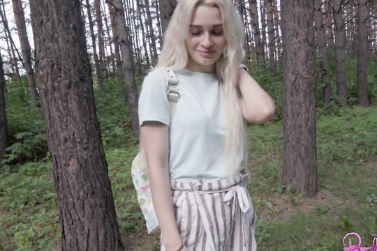 Девушка в лесу решилась на секс за деньги